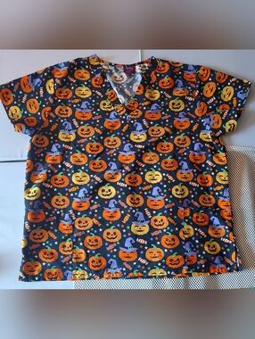 Divine Curves Women's Size 2X Scrub Top Halloween Black/Orange Pumpkin V-Neck